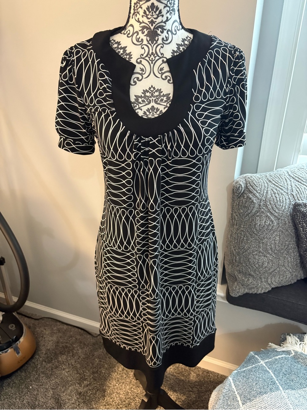 Black & White Graphic Short Sleeve Dress